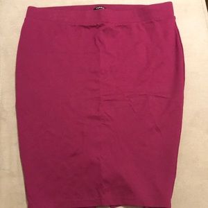 Magenta pointe pencil skirt